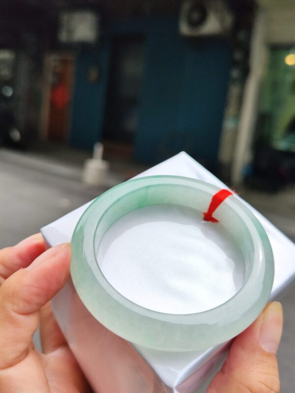 天然緬甸玉A貨｜冰種 飄陽綠 正圈厚庄手鐲