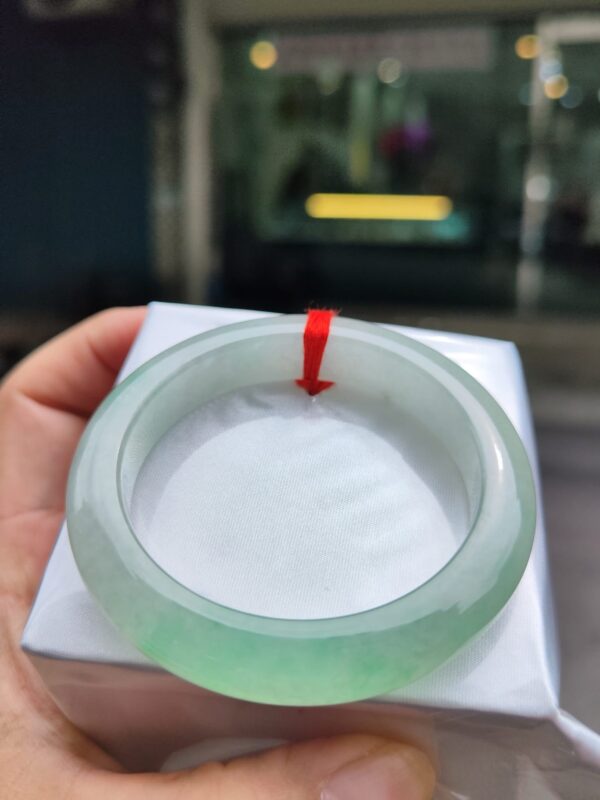天然緬甸玉A貨｜冰種 飄陽綠 正圈厚庄手鐲