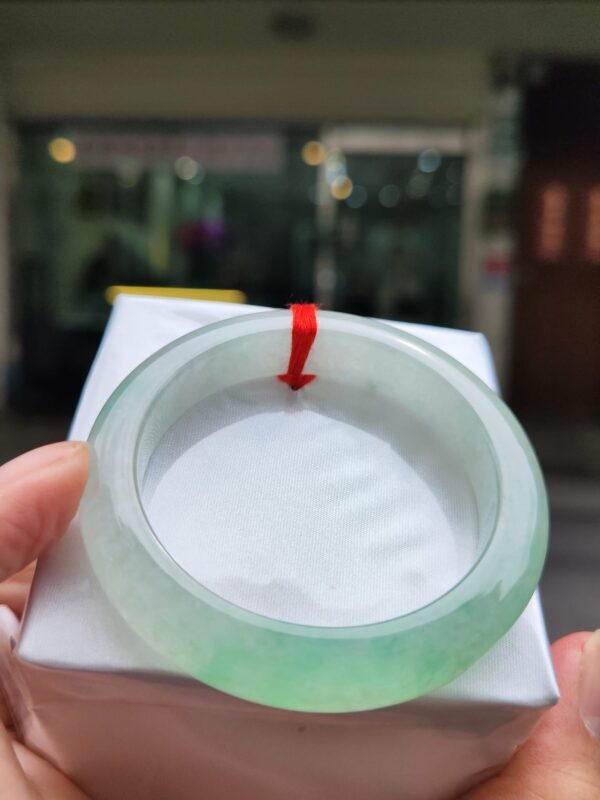 天然緬甸玉A貨｜冰種 飄陽綠 正圈厚庄手鐲
