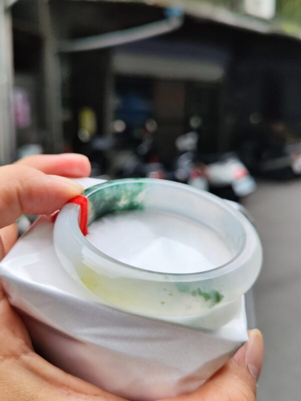 天然緬甸玉A貨｜木拿三彩放光玻璃種厚庄正圈手鐲