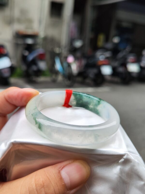 天然緬甸玉A貨｜木拿三彩放光玻璃種厚庄正圈手鐲