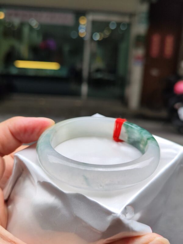 天然緬甸玉A貨｜木拿三彩放光玻璃種厚庄正圈手鐲