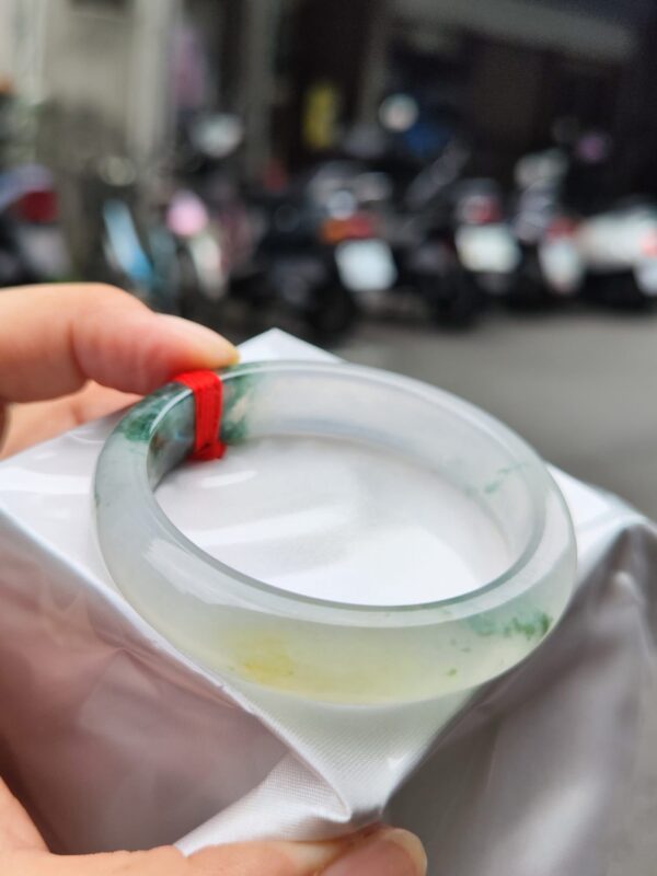 天然緬甸玉A貨｜木拿三彩放光玻璃種厚庄正圈手鐲