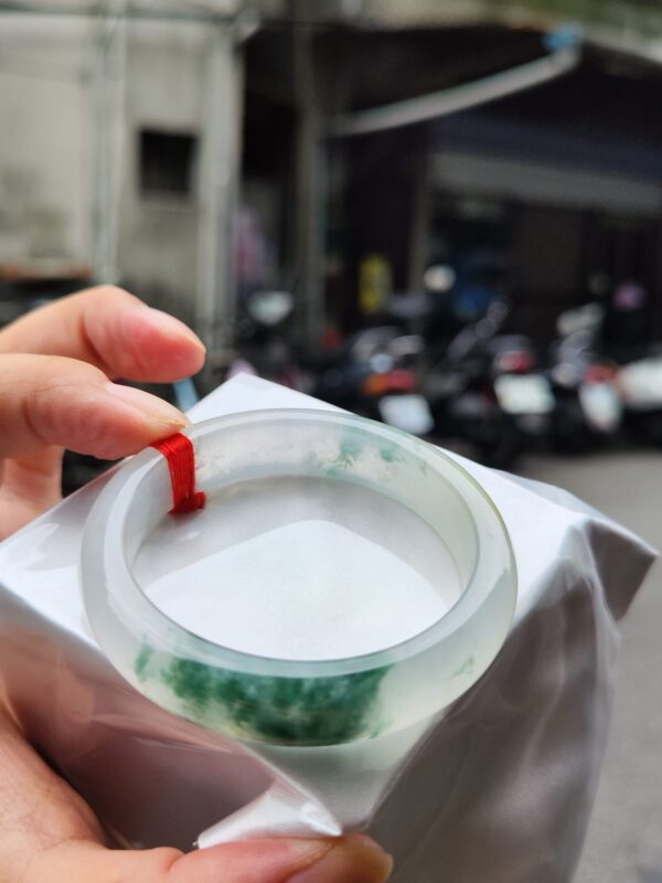 天然緬甸玉A貨｜木拿三彩放光玻璃種厚庄正圈手鐲
