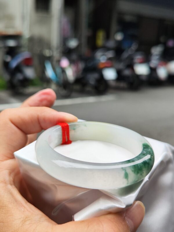 天然緬甸玉A貨｜木拿三彩放光玻璃種厚庄正圈手鐲