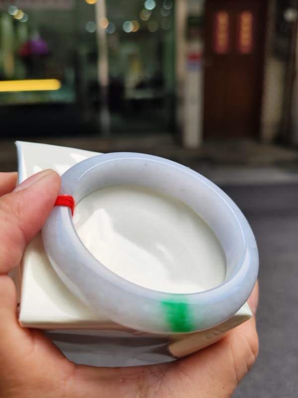 【天然緬甸玉A貨】 飄陽綠正圈厚庄手鐲