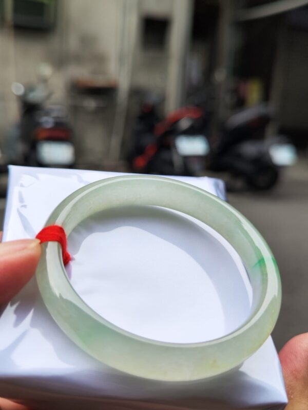 【天然緬甸玉A貨】 放光玻璃種飄陽綠正圈手鐲