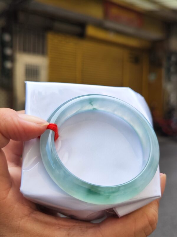 【天然緬甸玉A貨】 放光玻璃種飄綠花正圈手鐲
