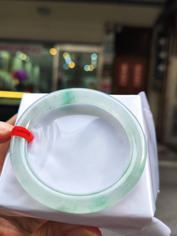 天然緬甸玉A貨｜放光玻璃種飄綠正圈手鐲