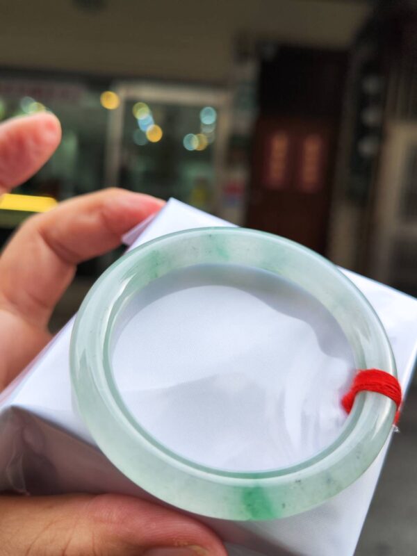 天然緬甸玉A貨｜放光玻璃種飄綠正圈手鐲