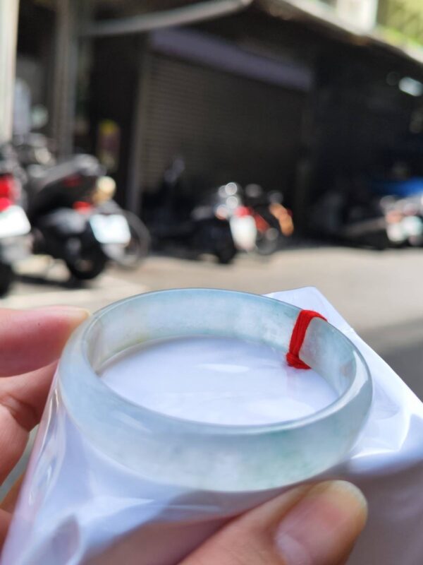 🌈【頂級三彩玻璃種正圈手鐲】🌈
天然緬甸玉A貨｜放光奪目・收藏首選
