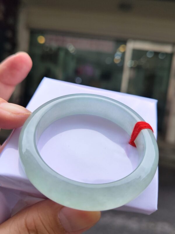 【天然緬甸玉A貨】  
✨ 冰種微起光・正圈手鐲