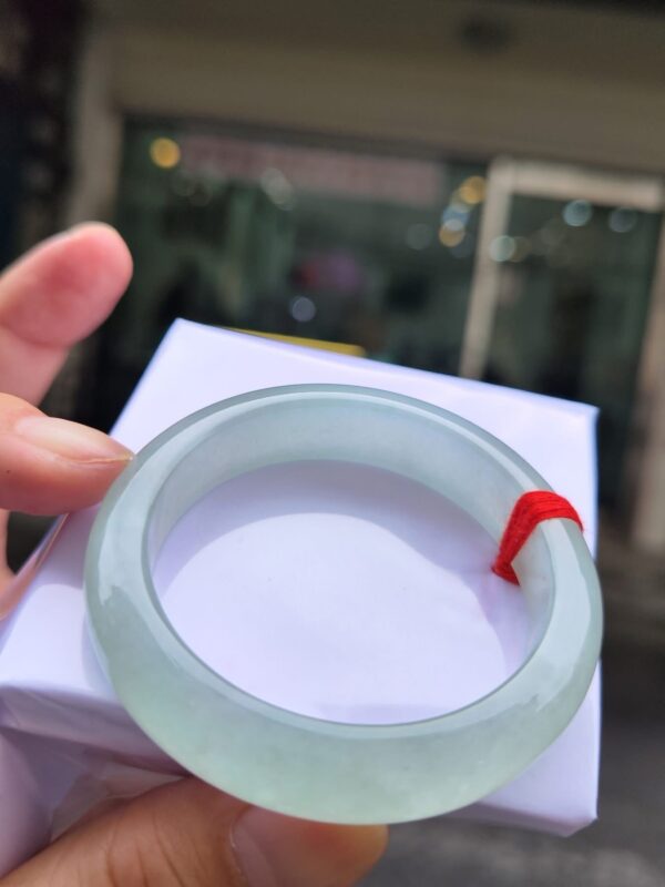 【天然緬甸玉A貨】  
✨ 冰種微起光・正圈手鐲