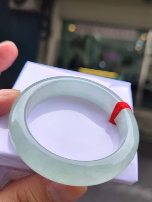 【天然緬甸玉A貨】  
✨ 冰種微起光・正圈手鐲