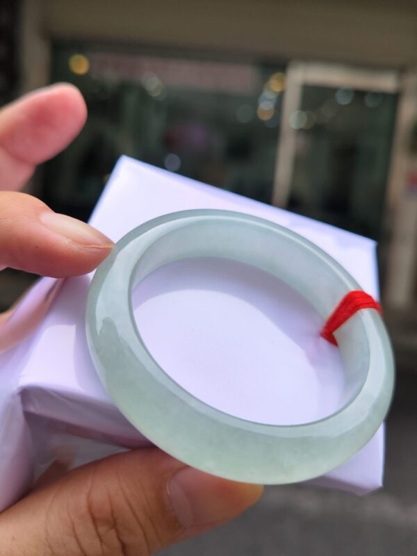 【天然緬甸玉A貨】  
✨ 冰種微起光・正圈手鐲