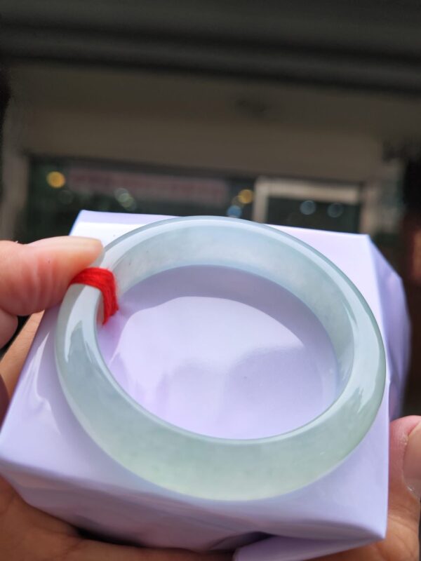 【天然緬甸玉A貨】  
✨ 冰種微起光・正圈手鐲