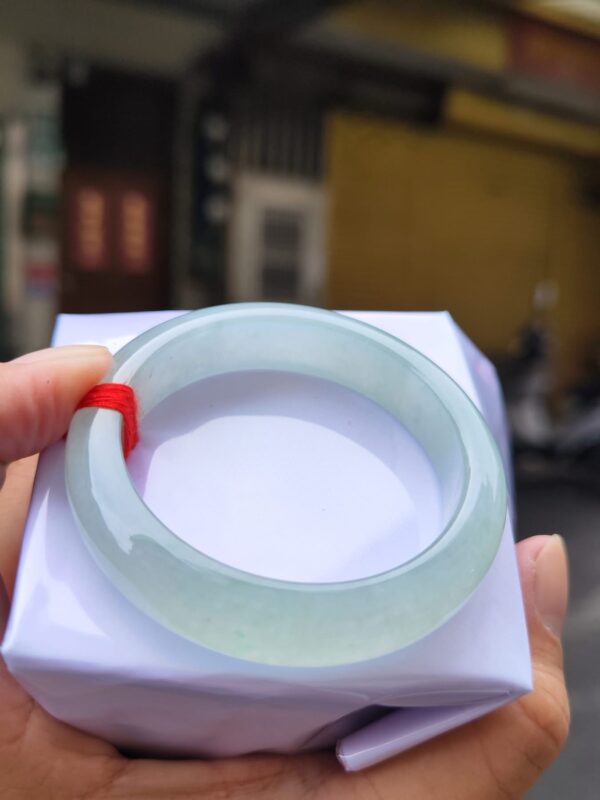 【天然緬甸玉A貨】  
✨ 冰種微起光・正圈手鐲