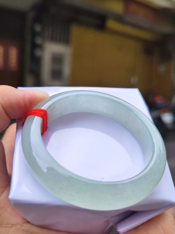 【天然緬甸玉A貨】  
✨ 冰種微起光・正圈手鐲
