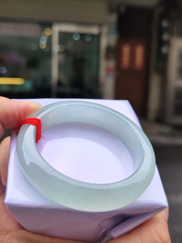 【天然緬甸玉A貨】  
✨ 冰種微起光・正圈手鐲