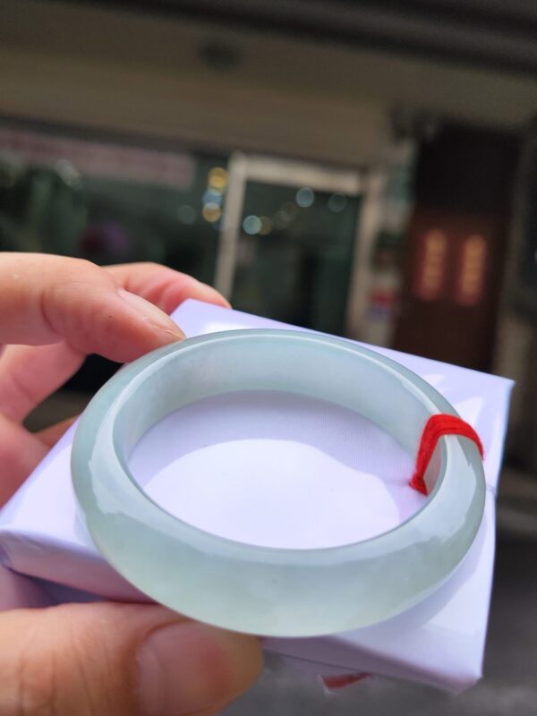 【天然緬甸玉A貨】  
✨ 冰種微起光・正圈手鐲