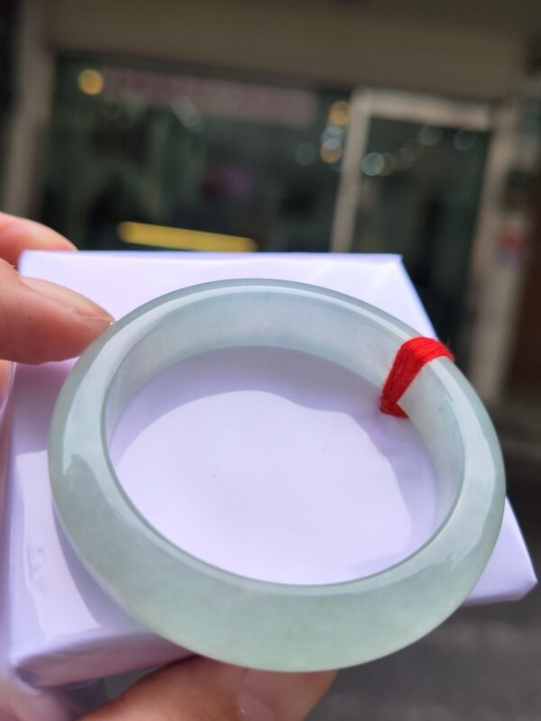 【天然緬甸玉A貨】  
✨ 冰種微起光・正圈手鐲