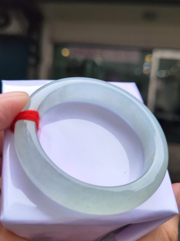 【天然緬甸玉A貨】  
✨ 冰種微起光・正圈手鐲