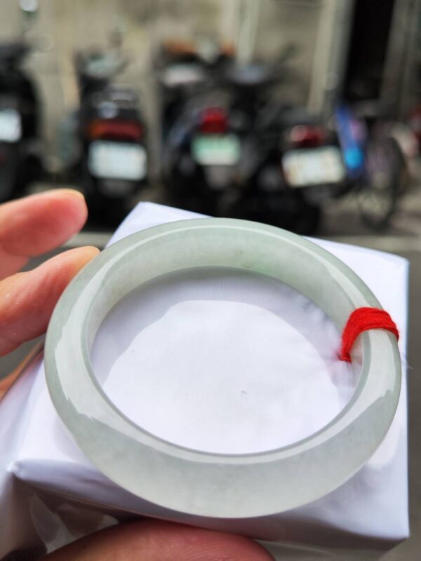 【天然緬甸玉A貨】  
✨ 冰種微起光・正圈手鐲