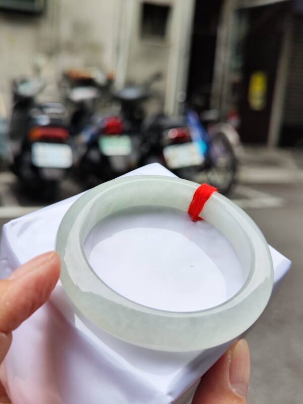 【天然緬甸玉A貨】  
✨ 冰種微起光・正圈手鐲