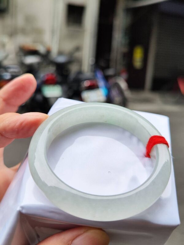 【天然緬甸玉A貨】  
✨ 冰種微起光・正圈手鐲