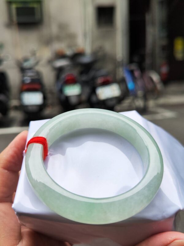 img_0620 【天然緬甸玉A貨】
✨ 冰種微起光膠感種・正圈果凍厚裝手鐲