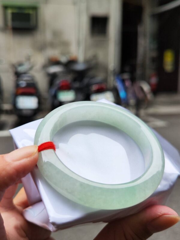 img_0623 【天然緬甸玉A貨】
✨ 冰種微起光膠感種・正圈果凍厚裝手鐲