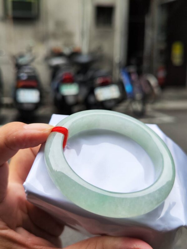 img_0624 【天然緬甸玉A貨】
✨ 冰種微起光膠感種・正圈果凍厚裝手鐲