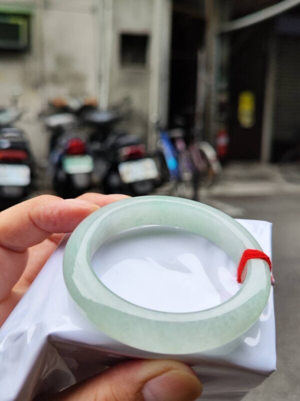 img_0627 【天然緬甸玉A貨】
✨ 冰種微起光膠感種・正圈果凍厚裝手鐲