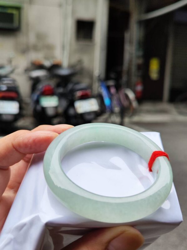img_0628 【天然緬甸玉A貨】
✨ 冰種微起光膠感種・正圈果凍厚裝手鐲