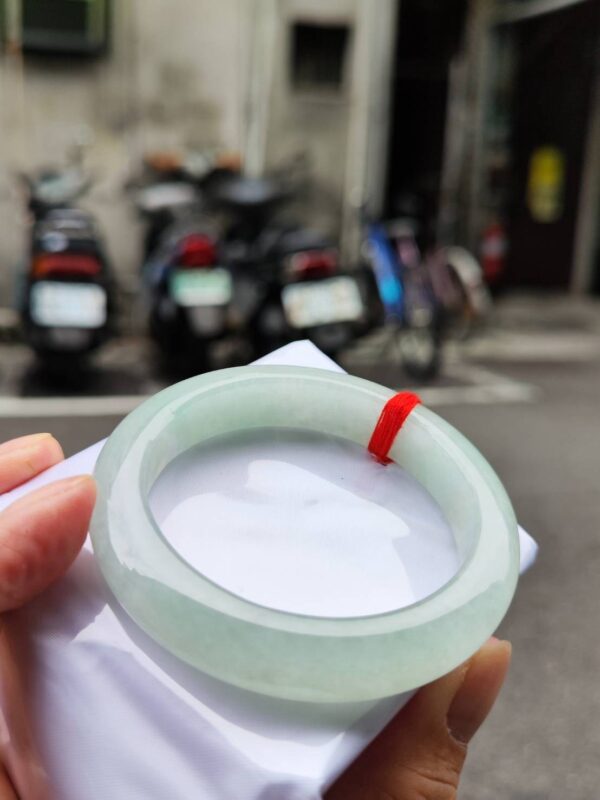 img_0629 【天然緬甸玉A貨】
✨ 冰種微起光膠感種・正圈果凍厚裝手鐲