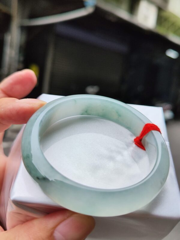 【天然緬甸玉A貨】  
✨ 冰種 微起光膠感重・正圈手鐲