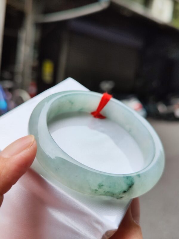 【天然緬甸玉A貨】  
✨ 冰種 微起光膠感重・正圈手鐲
