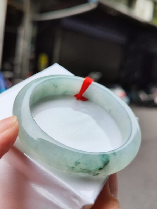 【天然緬甸玉A貨】  
✨ 冰種 微起光膠感重・正圈手鐲