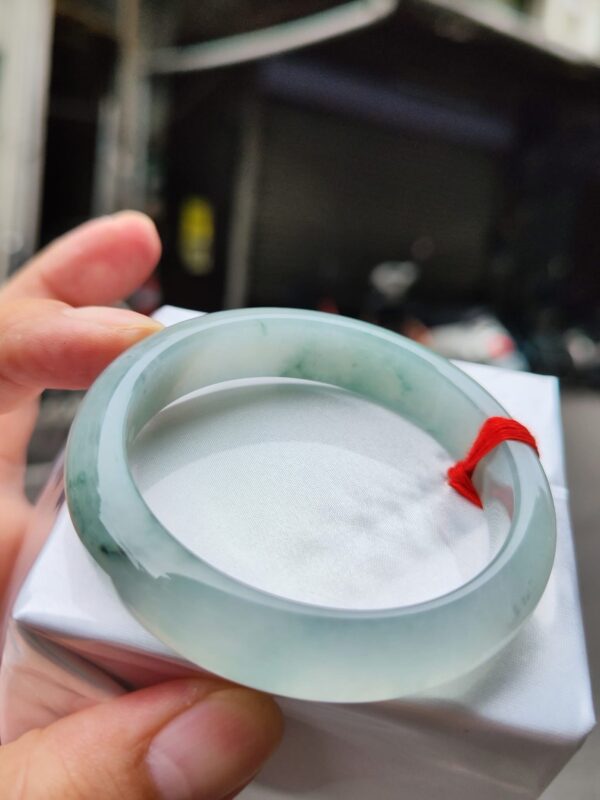 【天然緬甸玉A貨】  
✨ 冰種 微起光膠感重・正圈手鐲