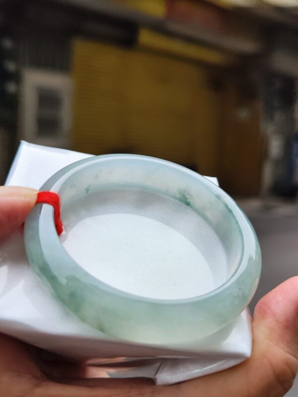 【天然緬甸玉A貨】  
✨ 冰種 微起光膠感重・正圈手鐲