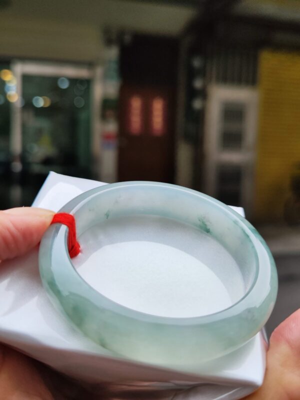 【天然緬甸玉A貨】  
✨ 冰種 微起光膠感重・正圈手鐲