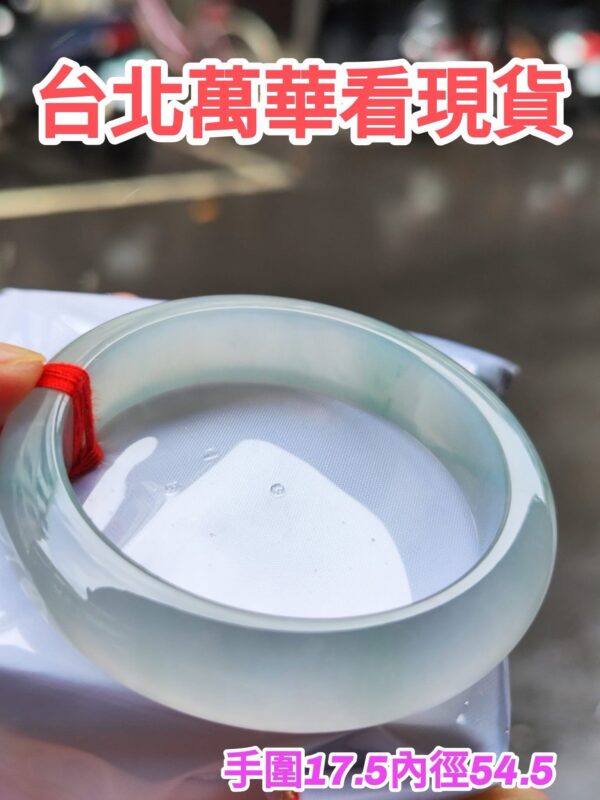 ✨天然緬甸玉A貨 ✨
🔥頂級放光玻璃種 正圈寬版厚庄手鐲🔥