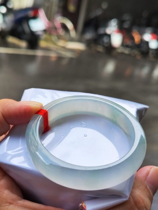 ✨天然緬甸玉A貨 ✨
🔥頂級放光玻璃種 正圈寬版厚庄手鐲🔥