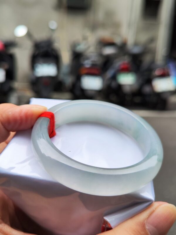 ✨天然緬甸玉A貨 ✨
🔥頂級放光玻璃種 正圈寬版厚庄手鐲🔥