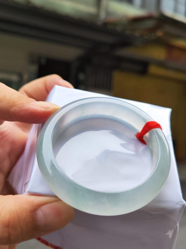 ✨天然緬甸玉A貨 ✨
🔥頂級放光玻璃種 正圈寬版厚庄手鐲🔥