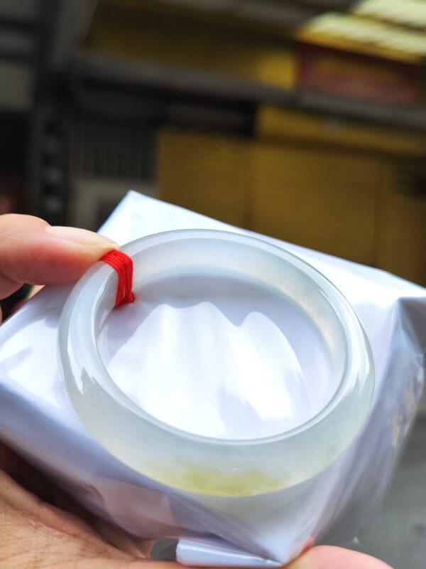 天然緬甸玉A貨
放光玻璃種｜飄蜜黃正圈手鐲