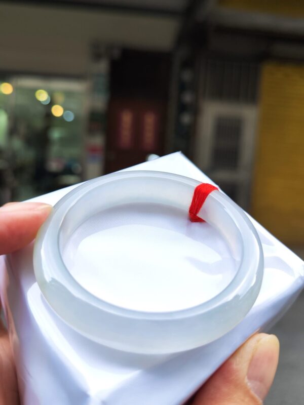 天然緬甸玉A貨
放光玻璃種｜飄蜜黃正圈手鐲