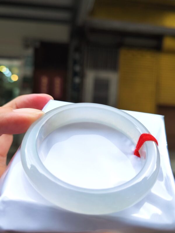 天然緬甸玉A貨
放光玻璃種｜飄蜜黃正圈手鐲