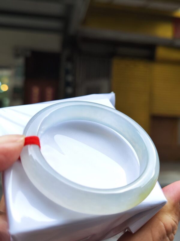 天然緬甸玉A貨
放光玻璃種｜飄蜜黃正圈手鐲