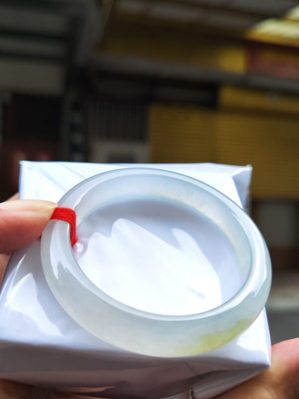 天然緬甸玉A貨
放光玻璃種｜飄蜜黃正圈手鐲